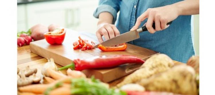 Studi: Masak Sendiri dan Bawa Bekal Bisa Bikin Langsing Lho