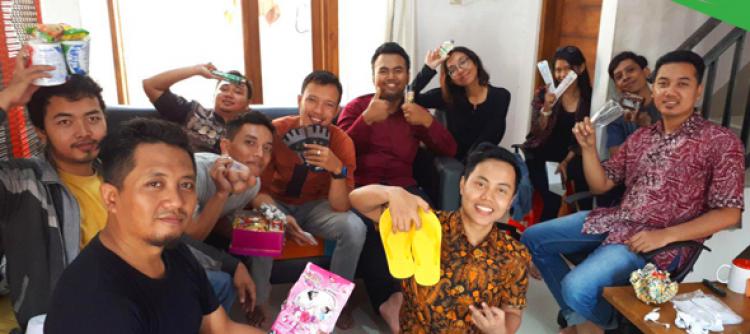 Sandal Jepit Hingga Sembako, Jadi Kado Favorit di Perayaan Ulang Tahun Inolabs ke-7